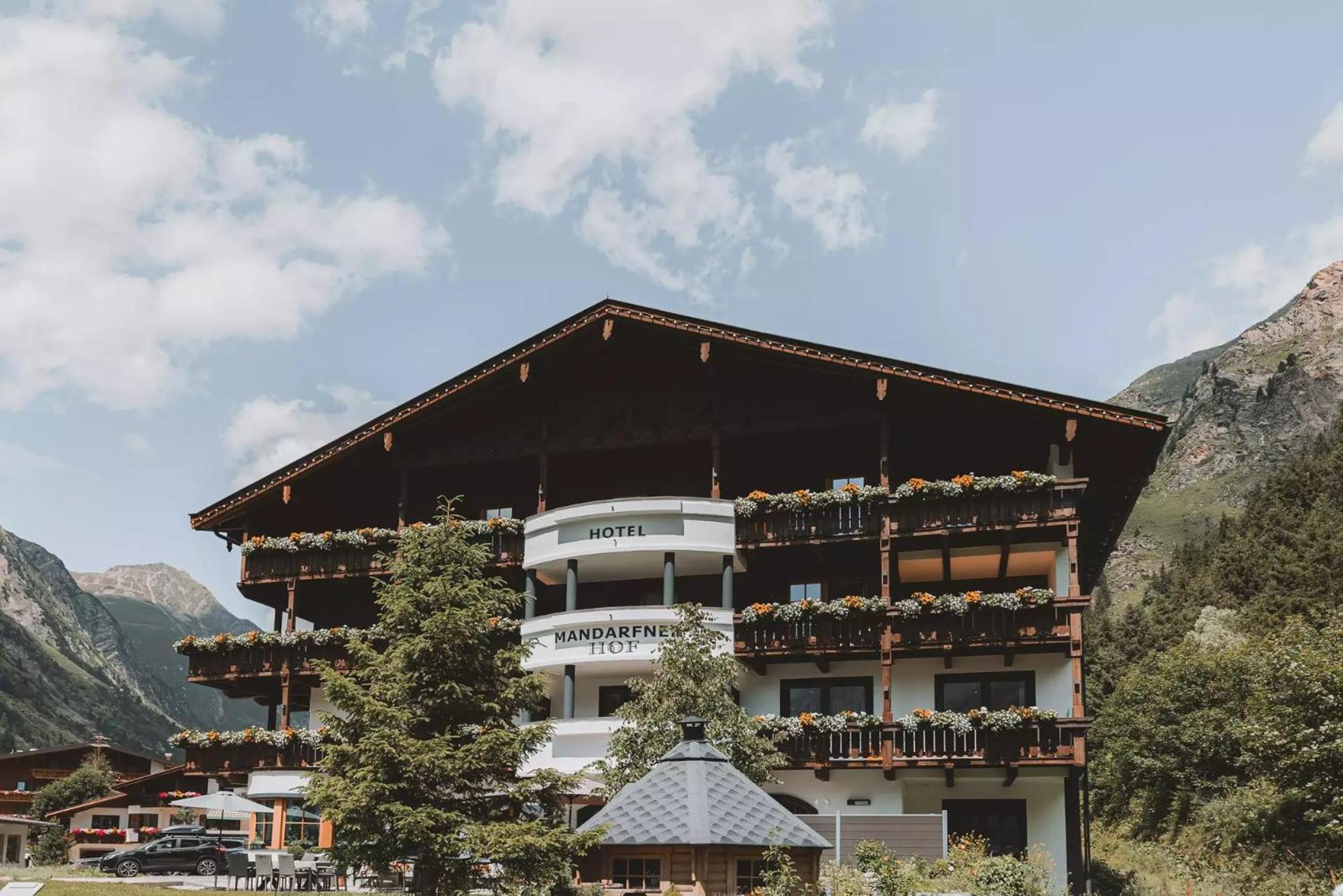 Boutique Hotel Mandarfnerhof Sankt Leonhard im Pitztal Exterior photo